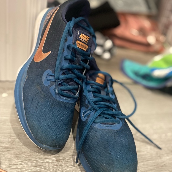 Nike Shoes - Picture 3 of 4